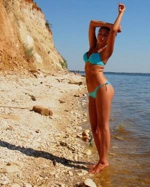 Larissa, age 18, profile photo from California