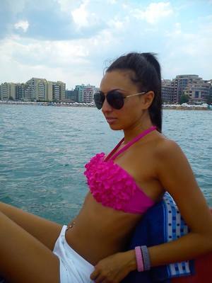 Meet Allyssa (20) from New York | Explicit Casual Dating