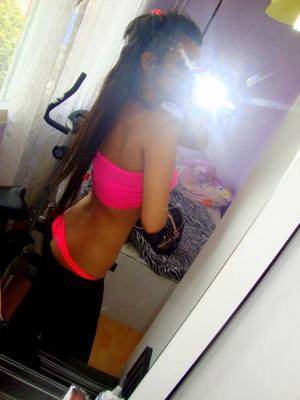 Photo of Tessa (18) from Nashua, NH dating profile