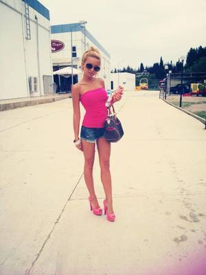 Meet Selena (18) from Tennessee | Explicit Casual Dating