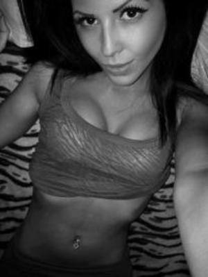 Meet Laura (27) from Washington | Explicit Casual Dating