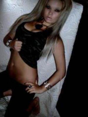 Photo of Leslie (21) from Jacksonville, FL dating profile