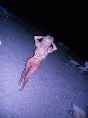 Paige, 18, profile image for New York dating page