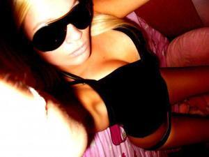 Roseline from Oklahoma is looking for adult webcam chat