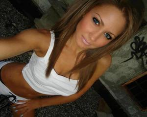 Sacha from Tennessee is looking for adult webcam chat