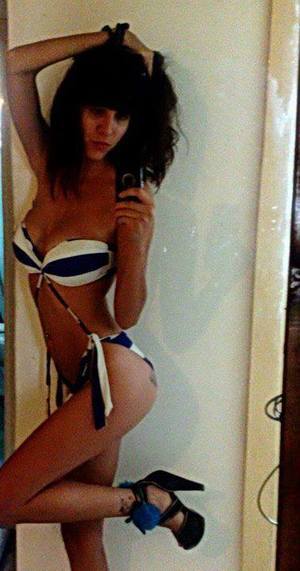 Vicenta from East Troy, Wisconsin is looking for adult webcam chat