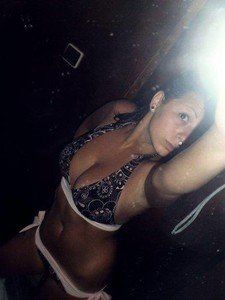 23-Year-Old Hawaii Girl Deanna Seeks Passionate Fun